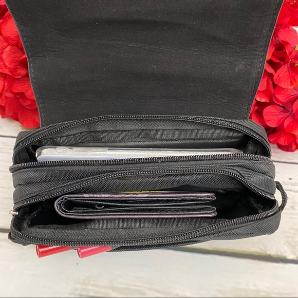 Harry Potter Hogwarts Crest Cosmetic Bag Clutch - Picture 13 of 14